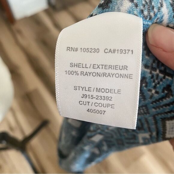 Joie geometric shape blue Sleeveless V-neck top - Picture 3 of 4